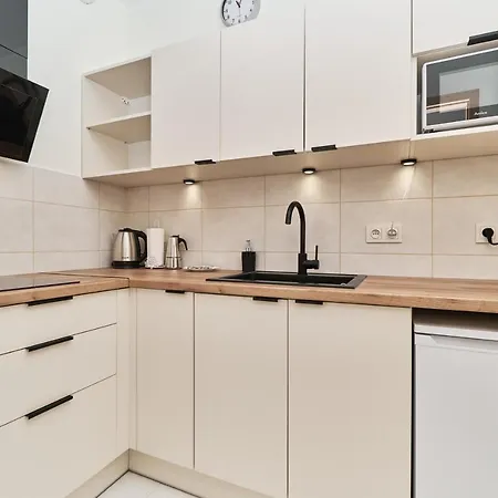 Under The Wroclove Sky By Renters Appartement Wrocław