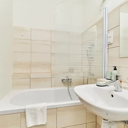 Under The Wroclove Sky By Renters Appartement *