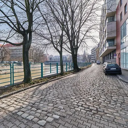 Under The Wroclove Sky By Renters Appartement *